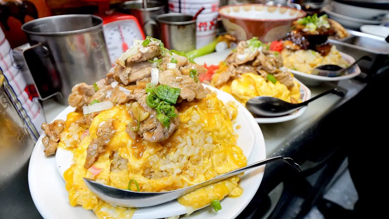 Only$8? The chef cooks huge Fried Rice with meat and eggs!